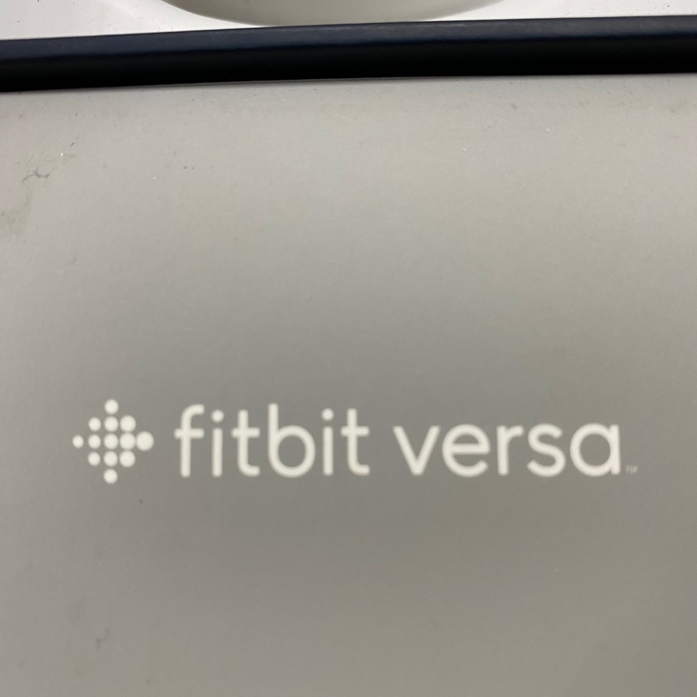 Fitbit Versa - Picture 2 of 2